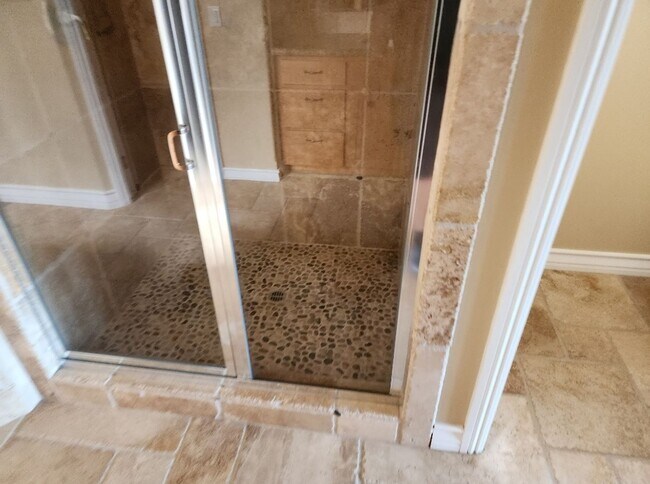 Foto del edificio - Large 3 bedroom 2 bath home in Montebello ...