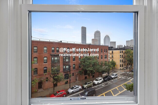 Foto del edificio - 614 Columbus Ave