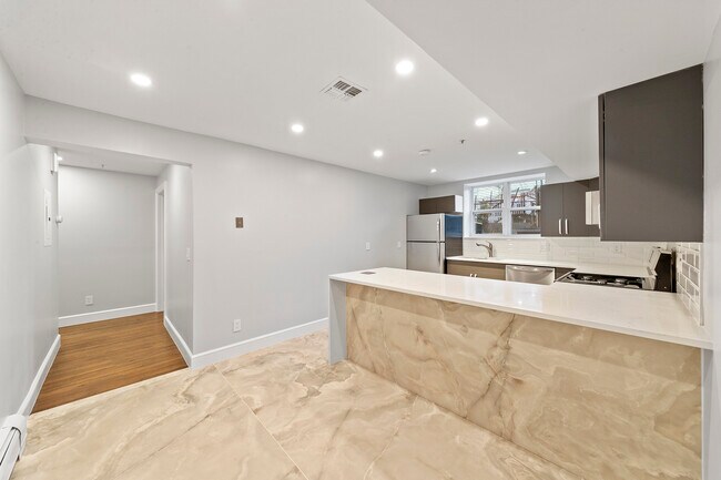 Building Photo - 316 7th St
