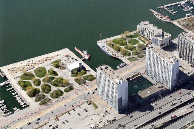 Building Photo - Maple Leaf Quay