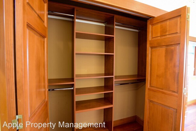 Foto del edificio - 4 br, 2 bath House - 3243 Conkling Place West