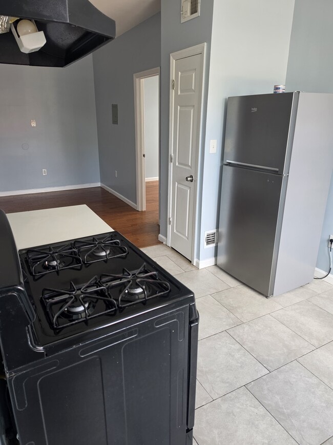 Foto del edificio - 300 Lyons Ave