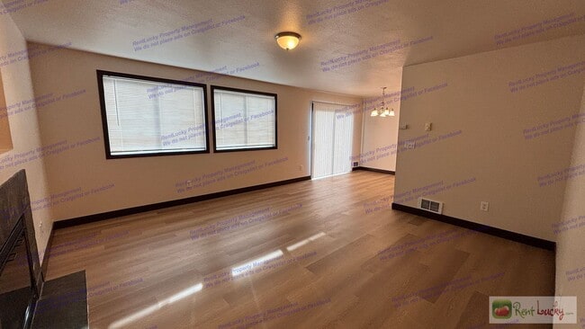 Foto del edificio - CFC (Russell)-Spanaway Duplex