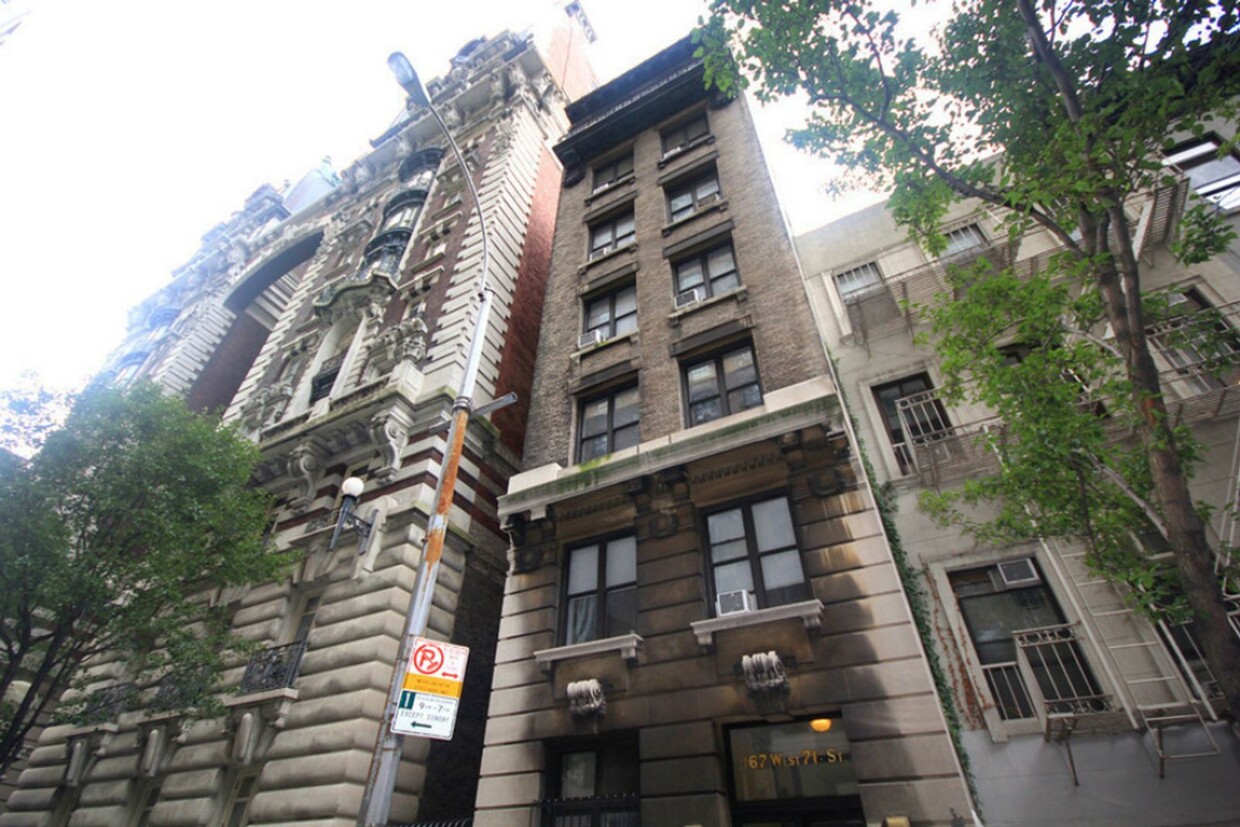 Building Photo - 167 W 71st St