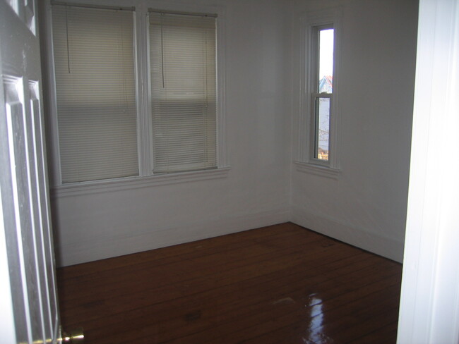 2nd bedroom - 30 Tucker Ave