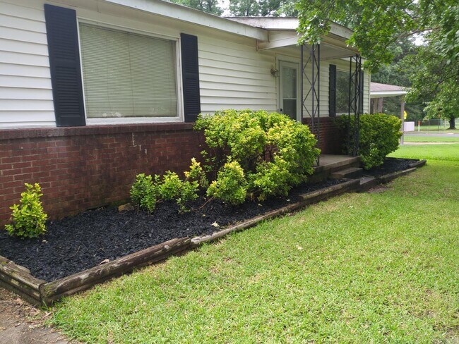 Building Photo - 3904 Virginia Dr