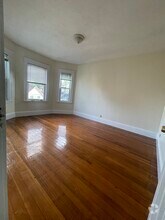 Building Photo - 44 Speedwell St