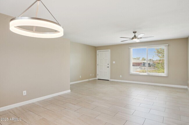 Foto del edificio - 8320 E Chaparral Rd
