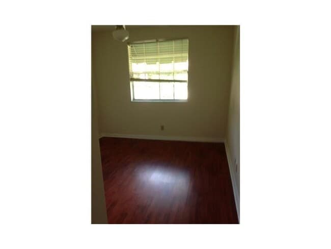 Foto del edificio - 6542 Via Regina