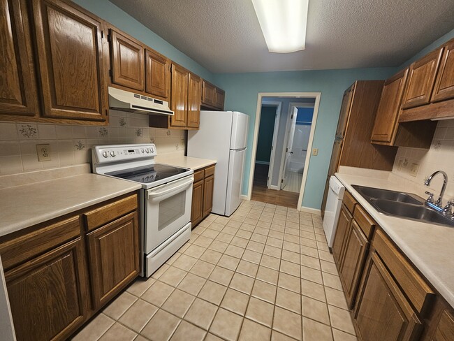 Building Photo - 6902 Persimmon Pl