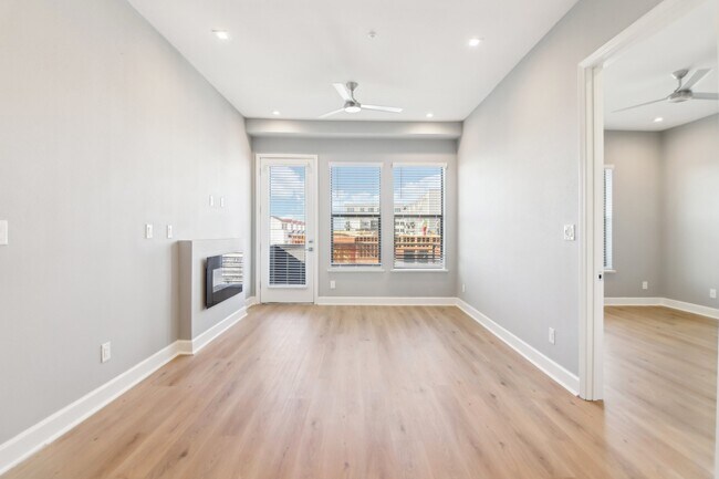 Building Photo - Cityscape Star