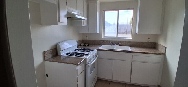 Foto del edificio - 4055 W 129th St