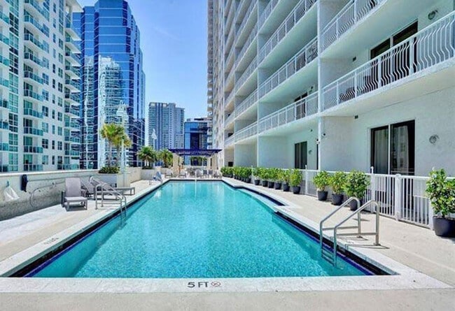 Building Photo - 1200 Brickell Bay Dr