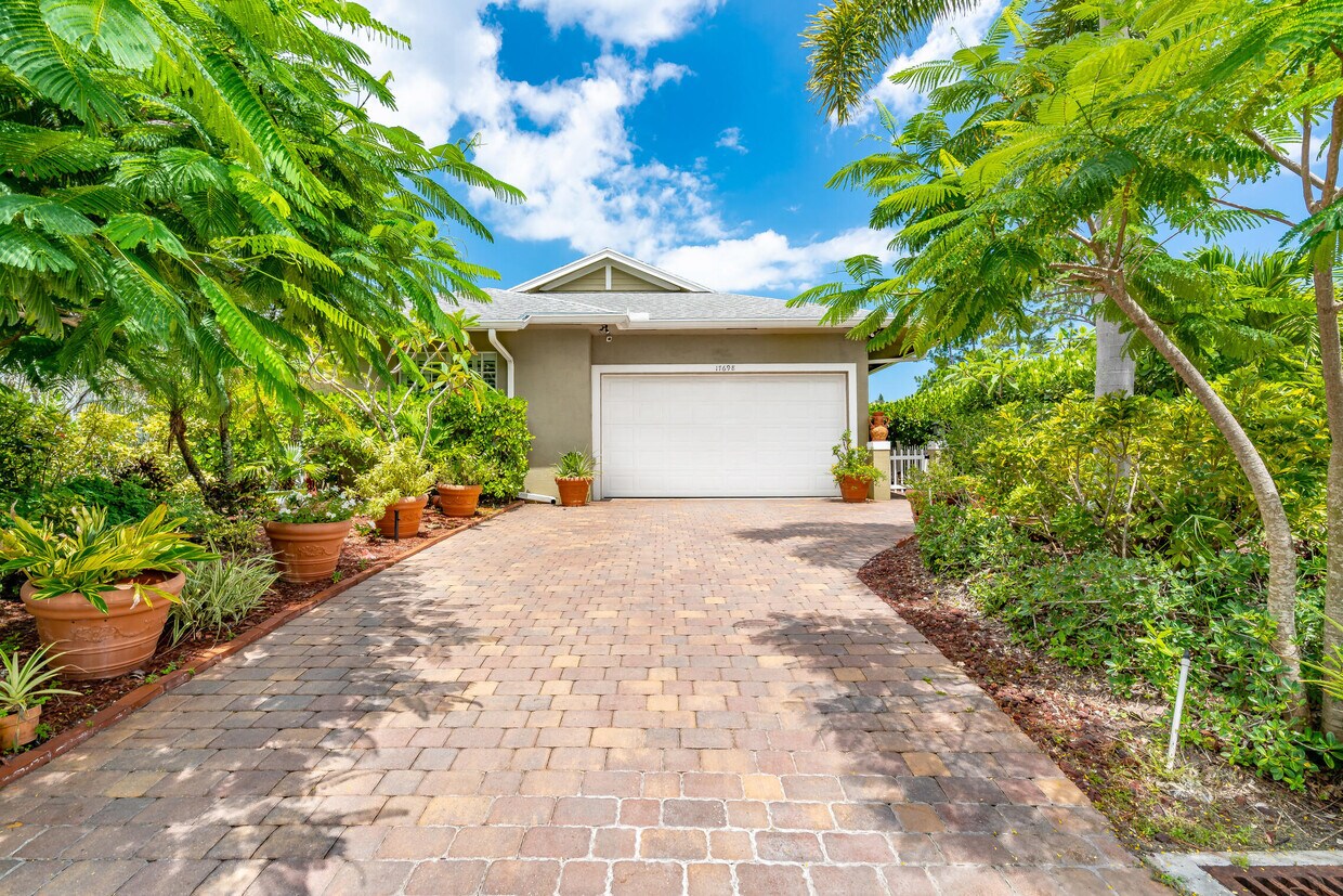 Foto principal - 17698 Evangeline Ave