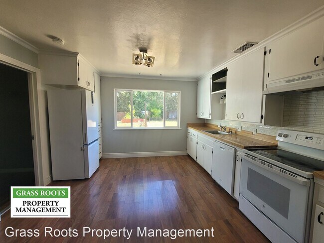 Foto del edificio - 3 br, 2 bath House - 25 Russell Rd