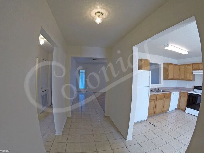 Foto del edificio - AVAILABLE NOW!!!