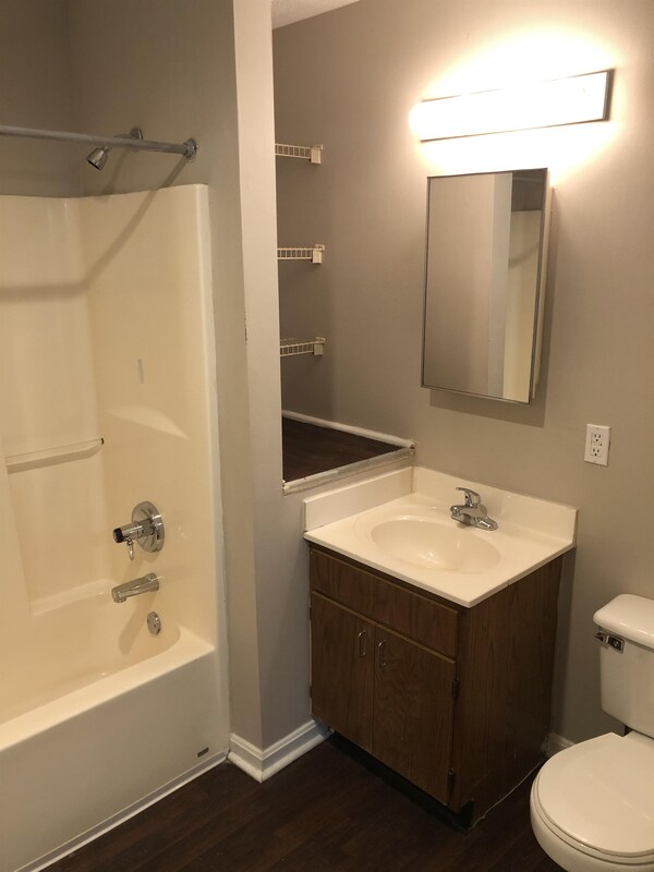Foto del edificio - 4103 Blue Lick Ct