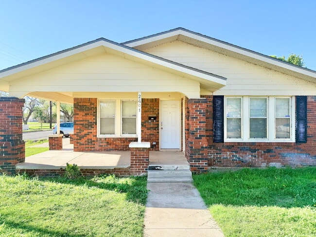 Building Photo - Cozy 2-Bedroom Home Available for Winter 2025 Move-In