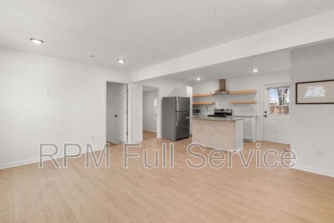 Building Photo - 2134 25th Ave N