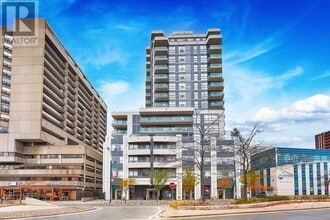 Building Photo - 736 Spadina Ave.