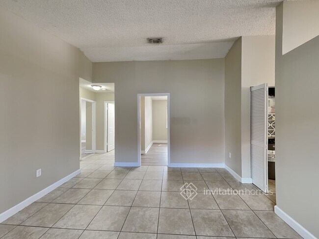 Building Photo - 2940 W 68th Pl