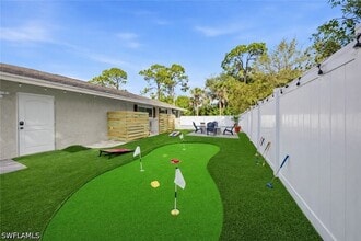 Building Photo - 2473 Poinciana St