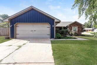 Building Photo - 1901 Gray Fox Dr