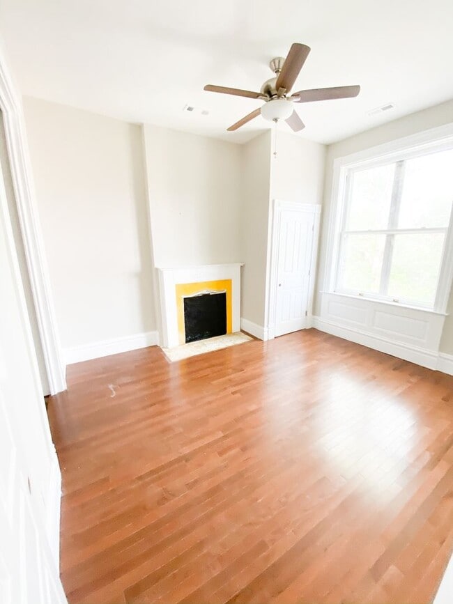 Foto del edificio - Fully Remodeled 2 bed 1 bath, just steps from Cherokee