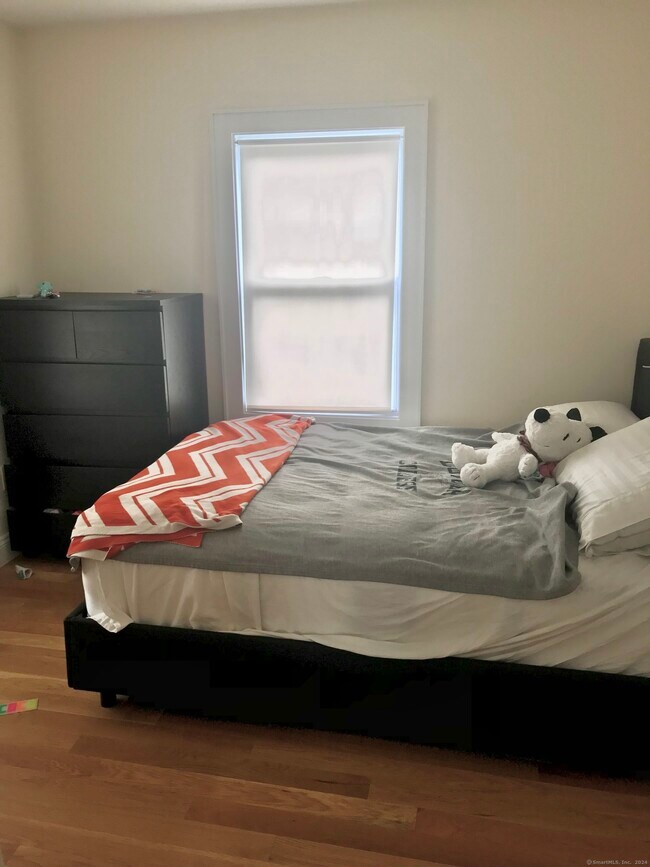 Building Photo - 140 College Pl