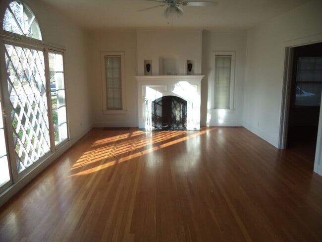 Building Photo - COMING SOON!! UPSCALE CURTIS PARK BEAUTY