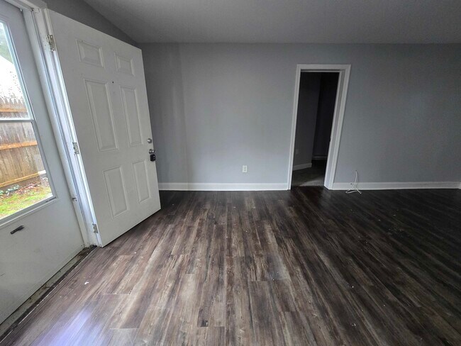 Foto del edificio - 108 Chestnut Pkwy