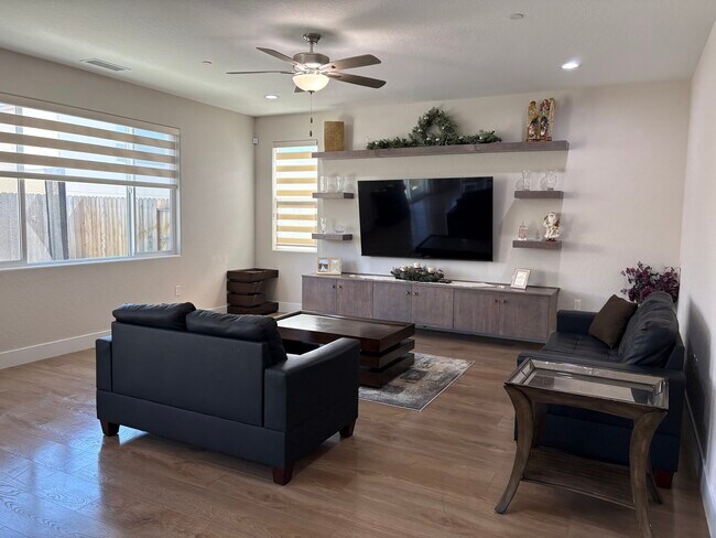 Foto del edificio - 2875 E Colina Dr