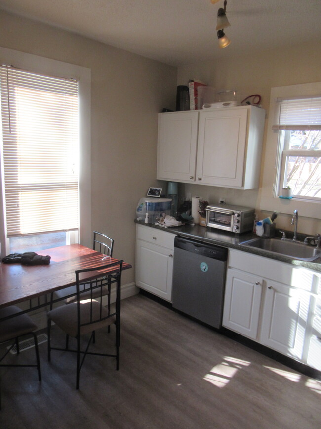 kitchen - 111 W Vine St