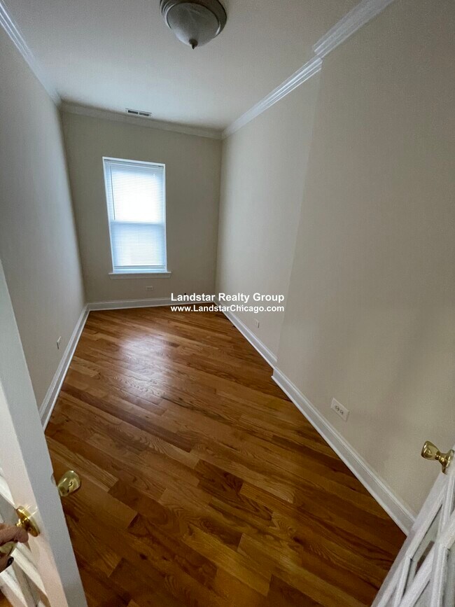 Building Photo - 6949 N Oakley Ave