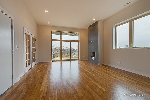 Foto del edificio - 2835 W Division St