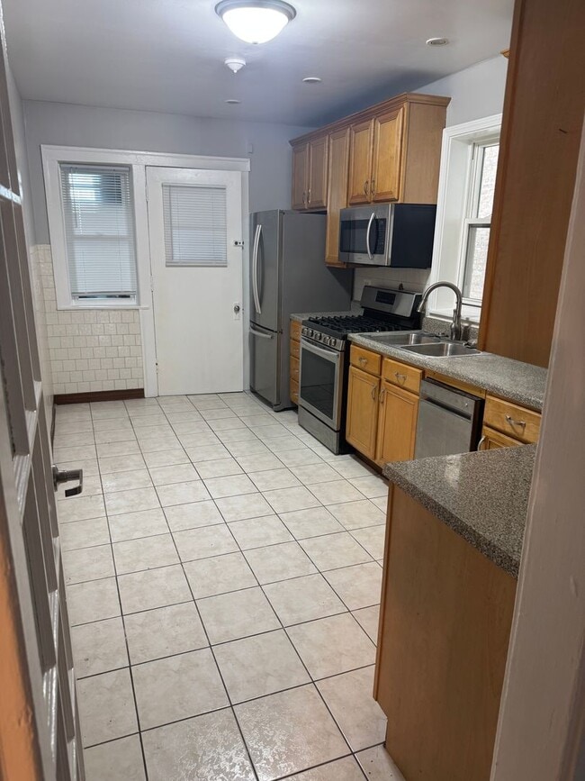 Foto del edificio - 2443 W Gunnison St