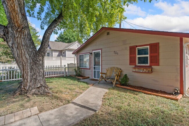 Foto del edificio - Cozy 2 Bedroom in old town Loveland.