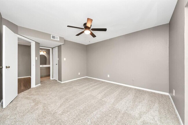 Foto del edificio - 3015 Walnut Bend Ln