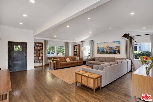 Building Photo - 618 Erskine Dr