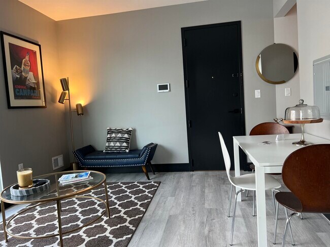 Foto del edificio - 55 Logan Ave