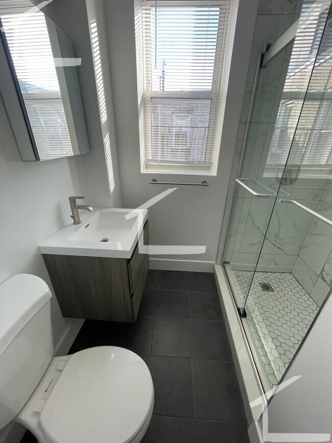 Foto del edificio - Sunny 1 Bed Available 9/1/26