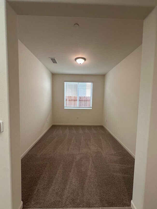 Foto del edificio - Newly built by San Joaquing Valley homes Available Now!