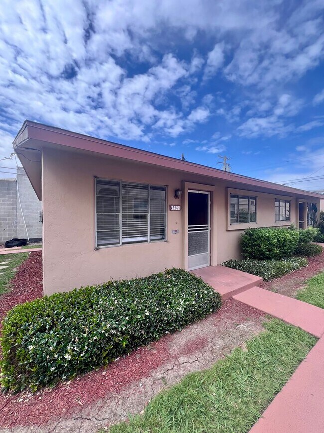 Foto del edificio - 4326 1/2 SWIFT AVENUE-