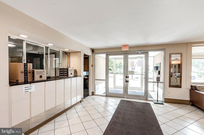 Foto del edificio - 2401 H St NW