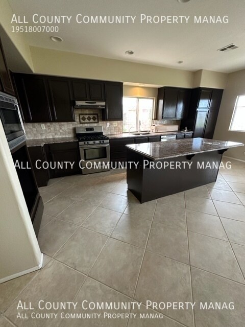 Foto del edificio - 8 Bedrooms and 5 Bathrooms in the Temecula...