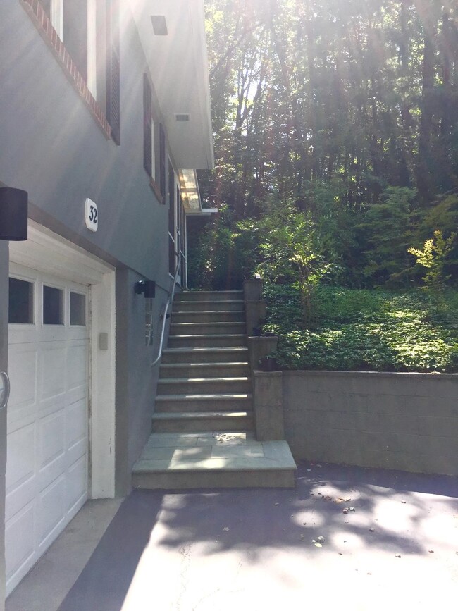 Building Photo - 32 Birch Hill Rd