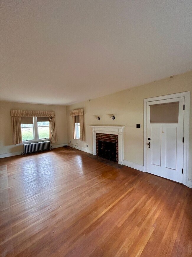 Building Photo - 3 Bed 2 Bath House In Hallam