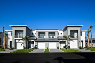Building Photo - Torino Lakes Townhomes