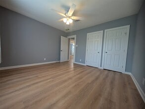 Building Photo - 1112 Ave M 1/2