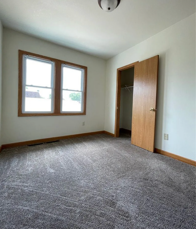 Foto del edificio - 922-924 Caledonia Street